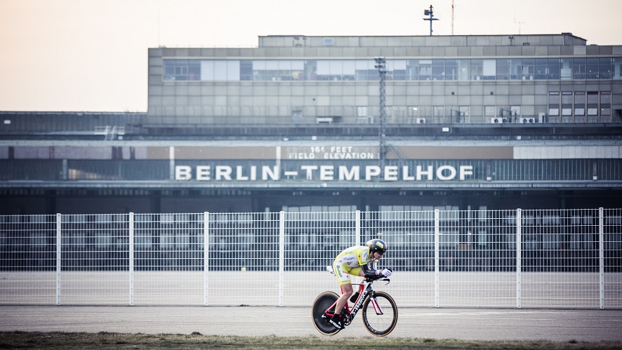Christoph Strasser knackt 24h-Weltrekord in Berlin (Foto: (Karelly | www.lupispuma.com)